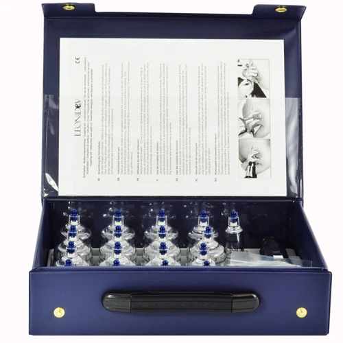 Cuppingset met 17 cuppingbekers met pomp