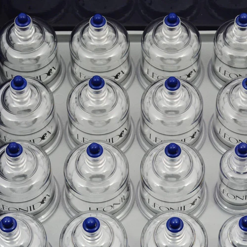 Cuppingset met 17 cuppingbekers met pomp